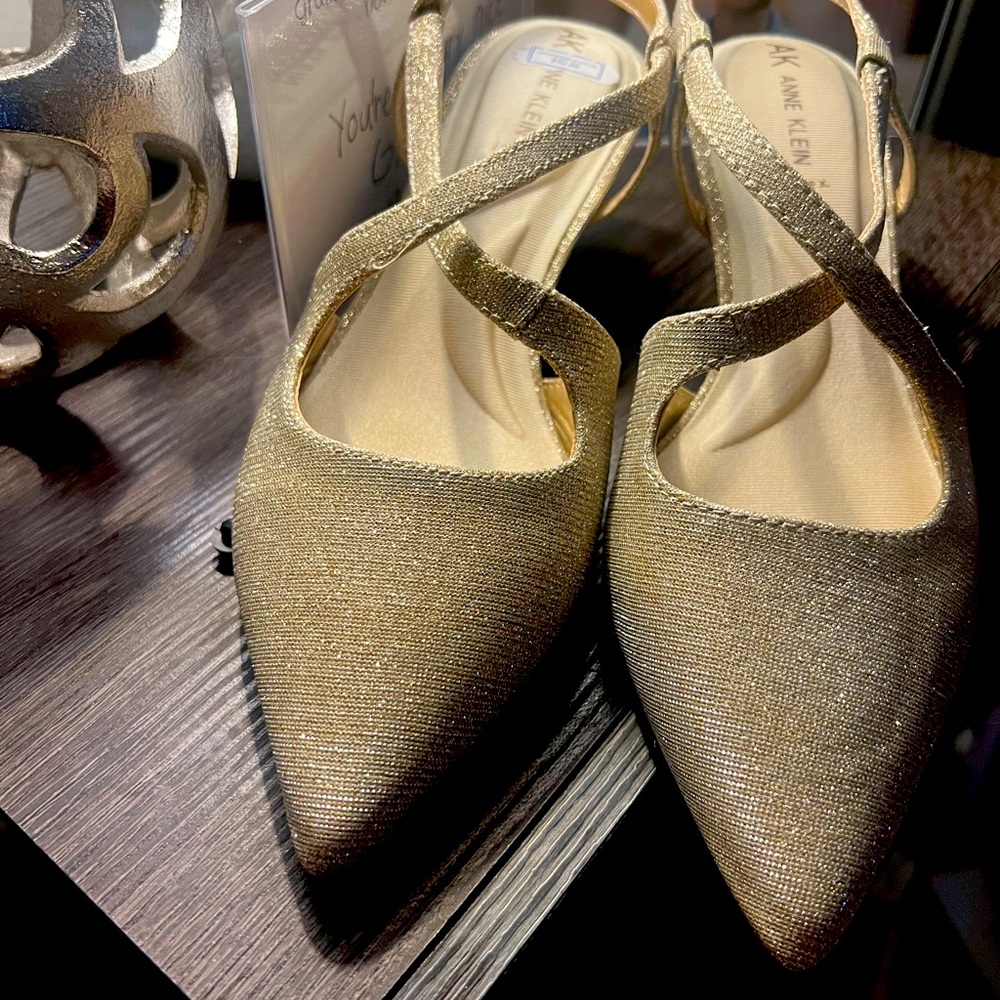 Ann Klein low heel